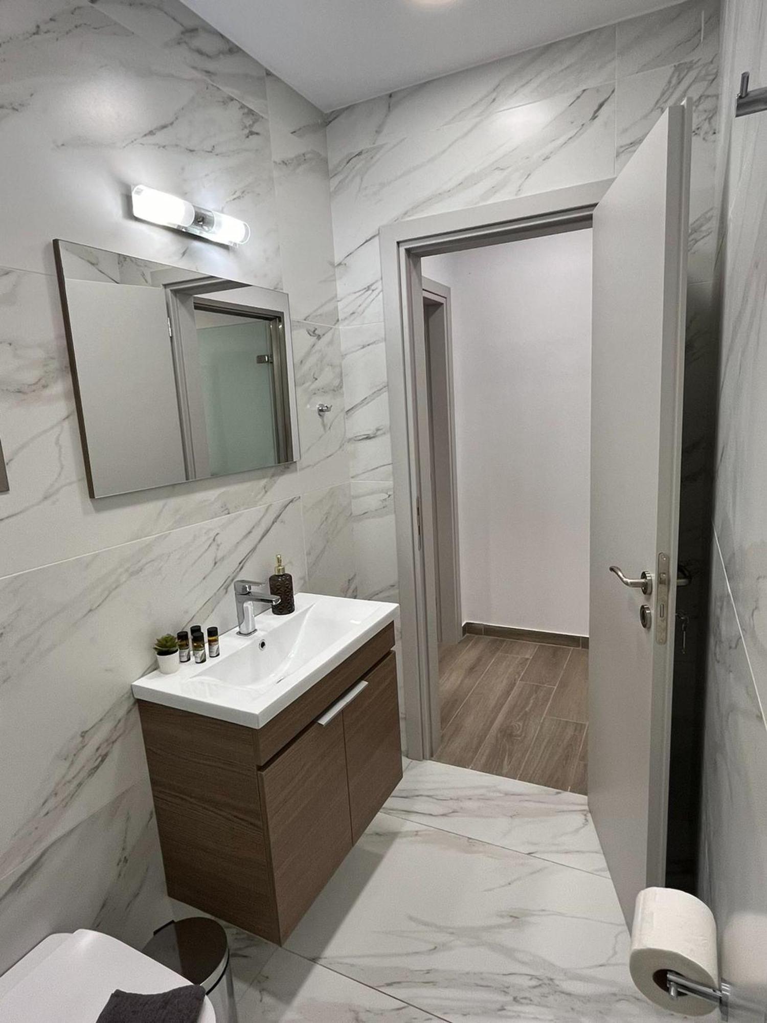 Apartment Academys Modern By Urban Retreat