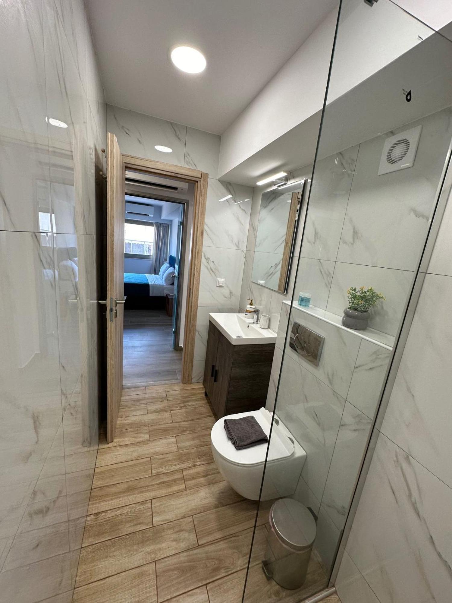 Apartment Academys Modern By Urban Retreat
