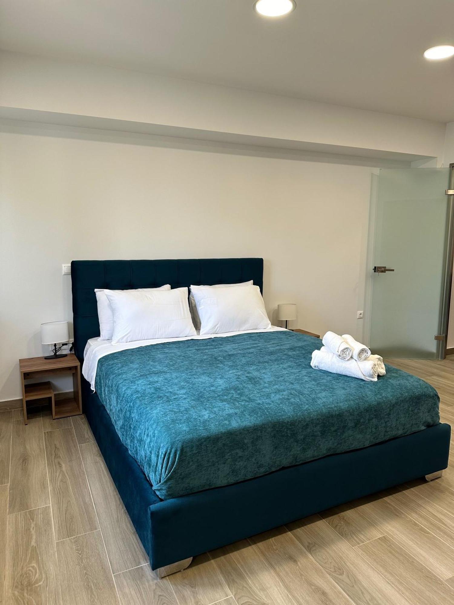 Academys Modern By Urban Retreat *